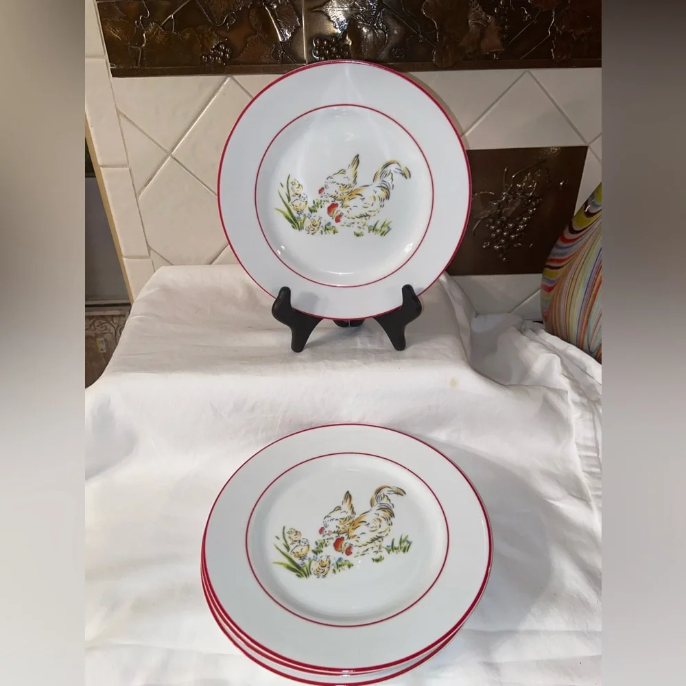 Set of 4 Like new Sur La Table Rooster farmhouse salad dessert Plates